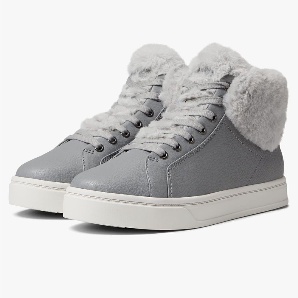 Koolaburra Women's Sundell Fuzz Chukka Size 6.5